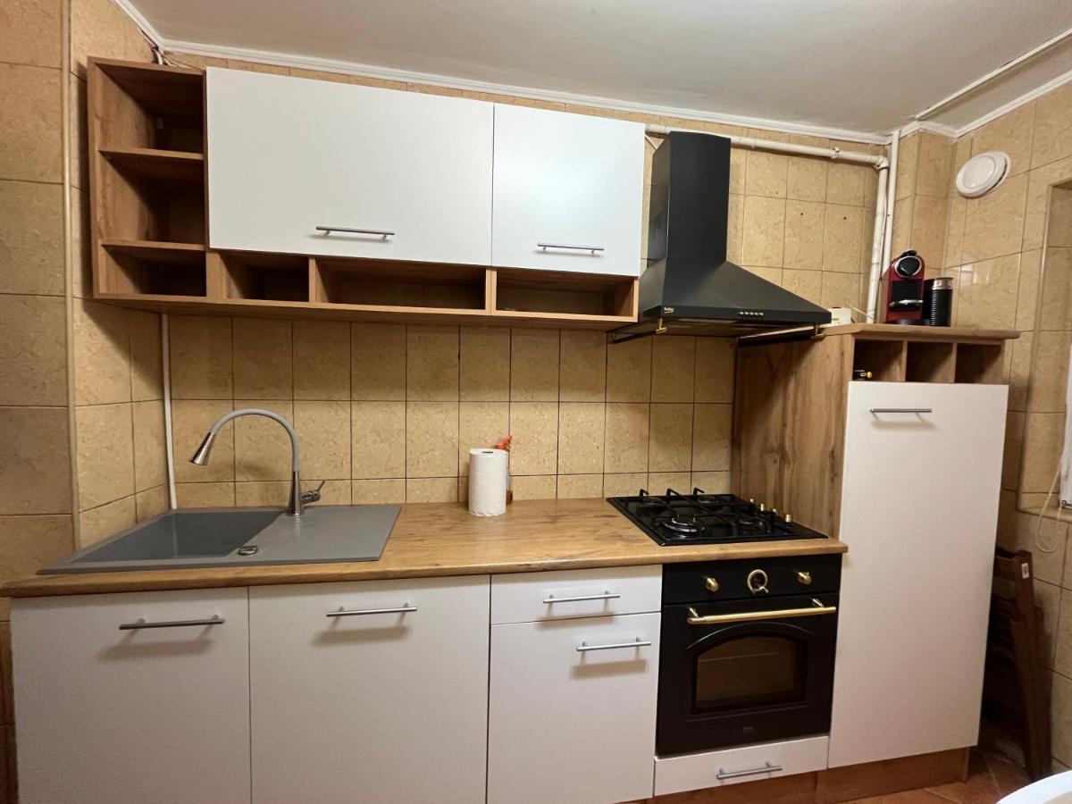 Modern Oasis With A Cozy Fireplace Your Stylish Apartment Minutes From Downtown Bucharest Luaran gambar