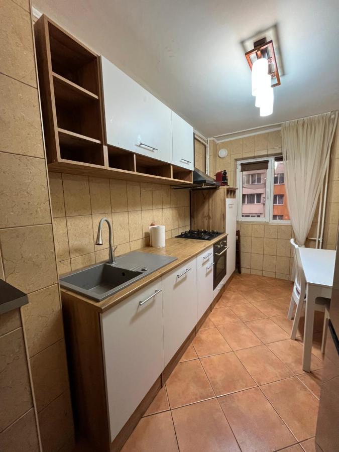 Modern Oasis With A Cozy Fireplace Your Stylish Apartment Minutes From Downtown Bucharest Luaran gambar