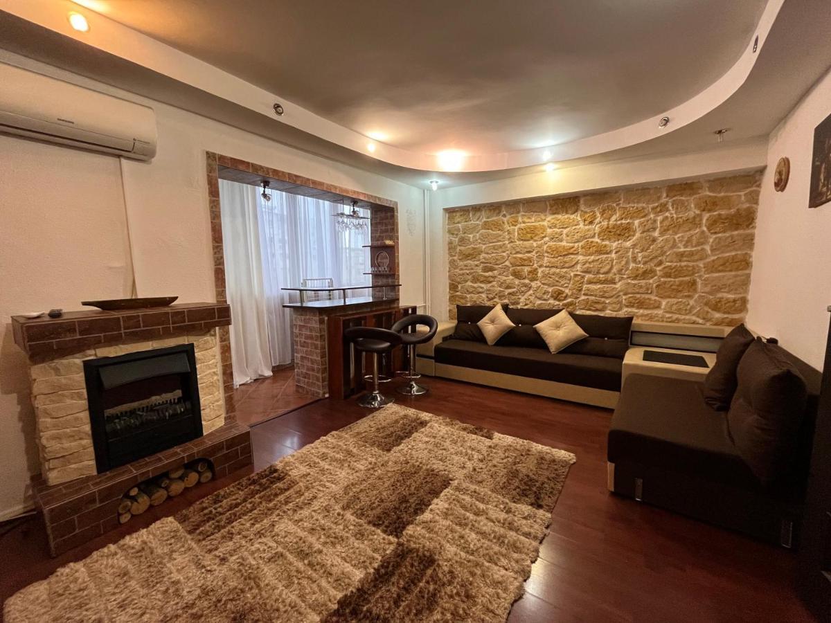 Modern Oasis With A Cozy Fireplace Your Stylish Apartment Minutes From Downtown Bucharest Luaran gambar