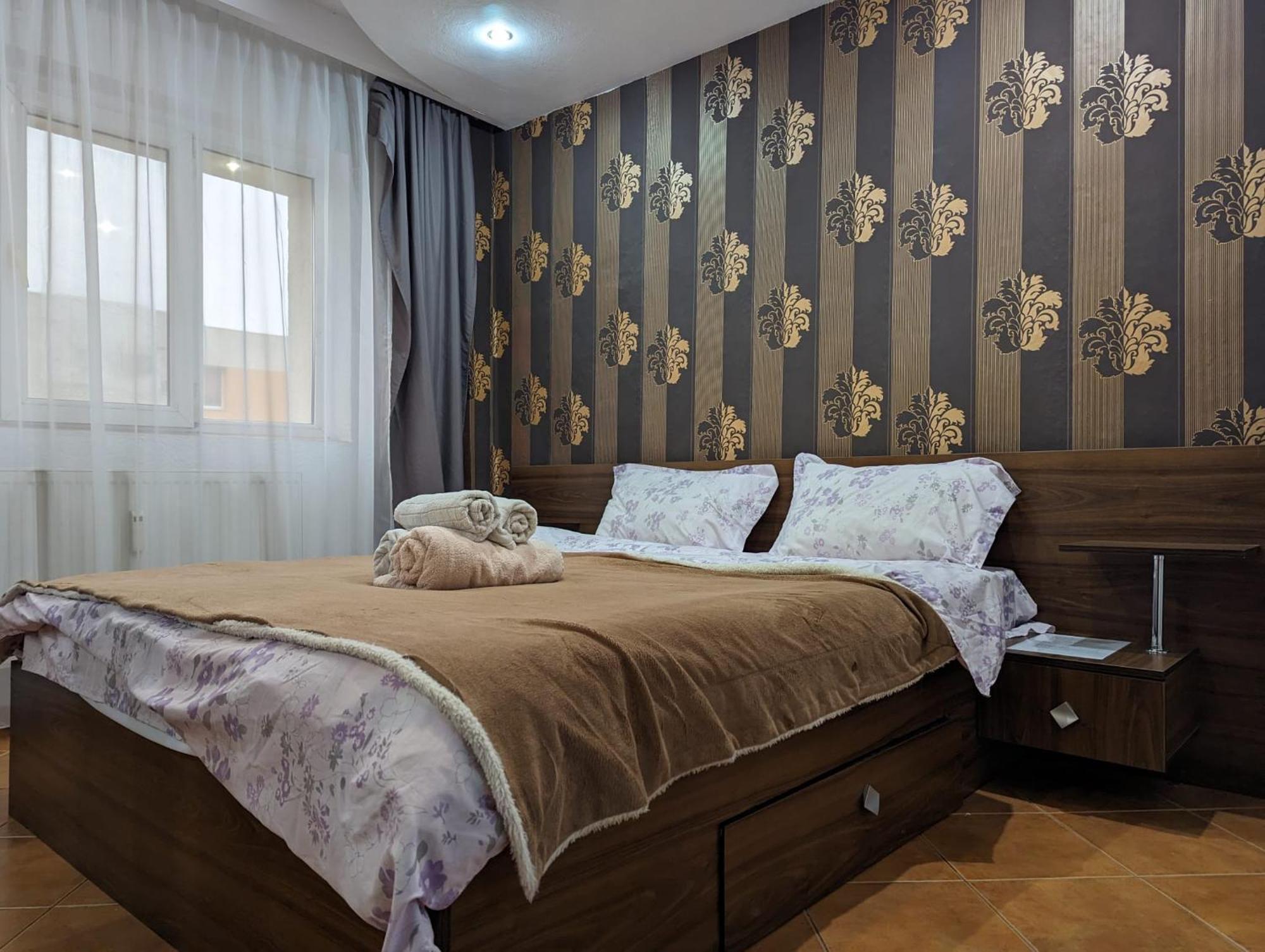 Modern Oasis With A Cozy Fireplace Your Stylish Apartment Minutes From Downtown Bucharest Luaran gambar