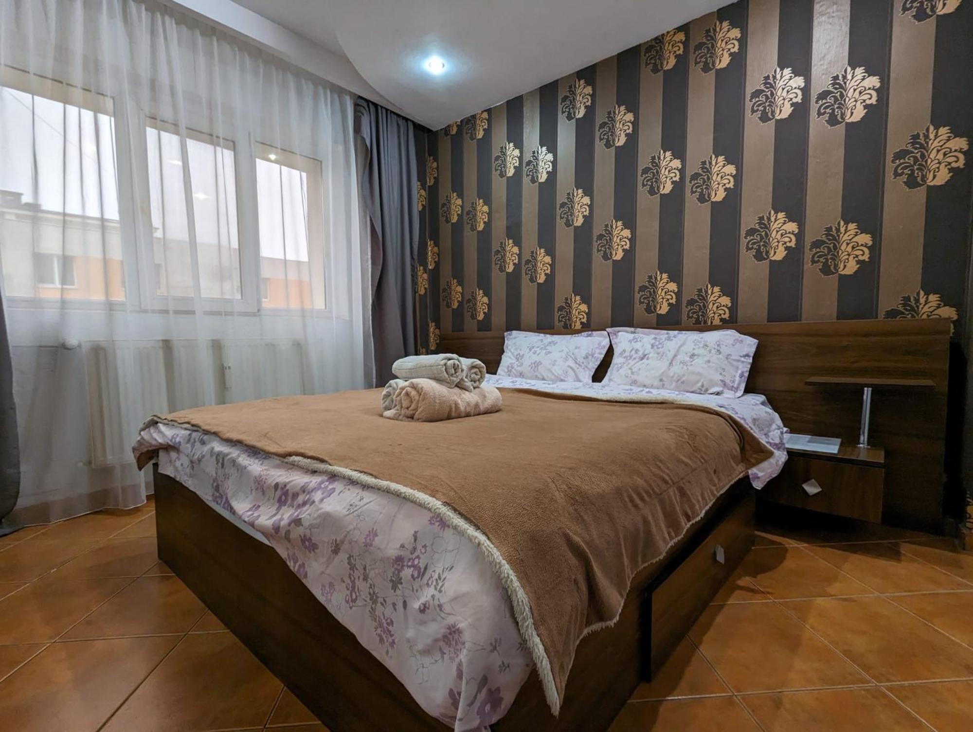 Modern Oasis With A Cozy Fireplace Your Stylish Apartment Minutes From Downtown Bucharest Luaran gambar