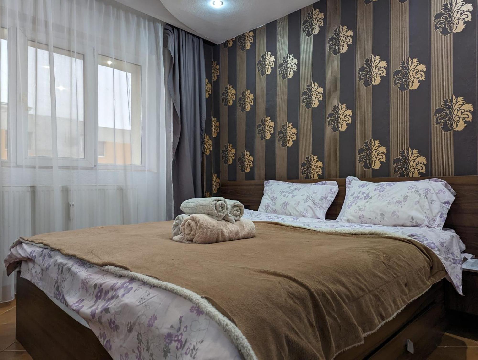 Modern Oasis With A Cozy Fireplace Your Stylish Apartment Minutes From Downtown Bucharest Luaran gambar